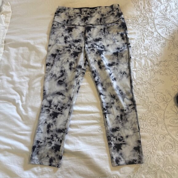 Women's Vogo Athletica Leggings Medium Capri Black White Athleisure Fitfashion - Picture 3 of 10